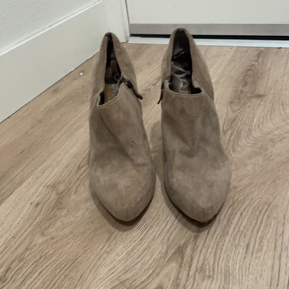 SAM EDELMAN RIA HEEL BOOTIE - Picture 2 of 5